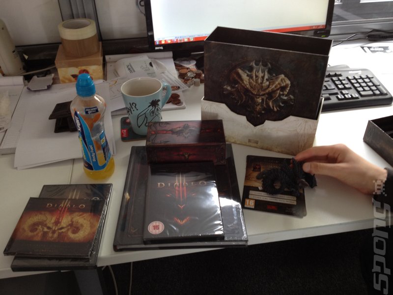 Diablo III - Awesome Unboxing and a Happy Artist News image