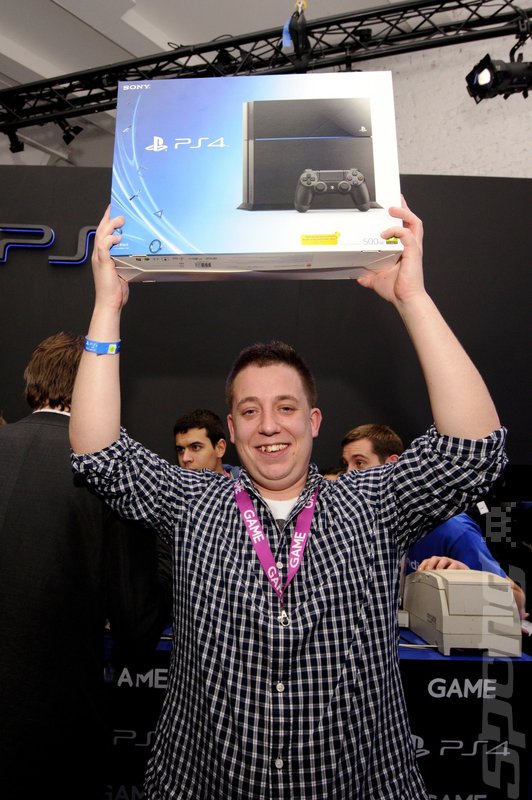 Playstation�4 Launches in The UK with Packed Out Midnight Opening At PS4? Lounge #4Theplayers  News image